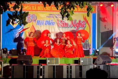 Hội diễn văn nghệ chào mừng 50 năm ngày giải phóng miền Nam thống nhất đất nước